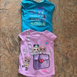 Bundle of 2 kids t-shirts. Size XS 4/5.